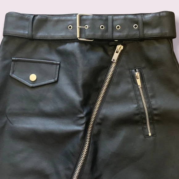 🛑SOLD🛑Forever 21 Faux Leather Mini Skirt - Picture 4 of 6